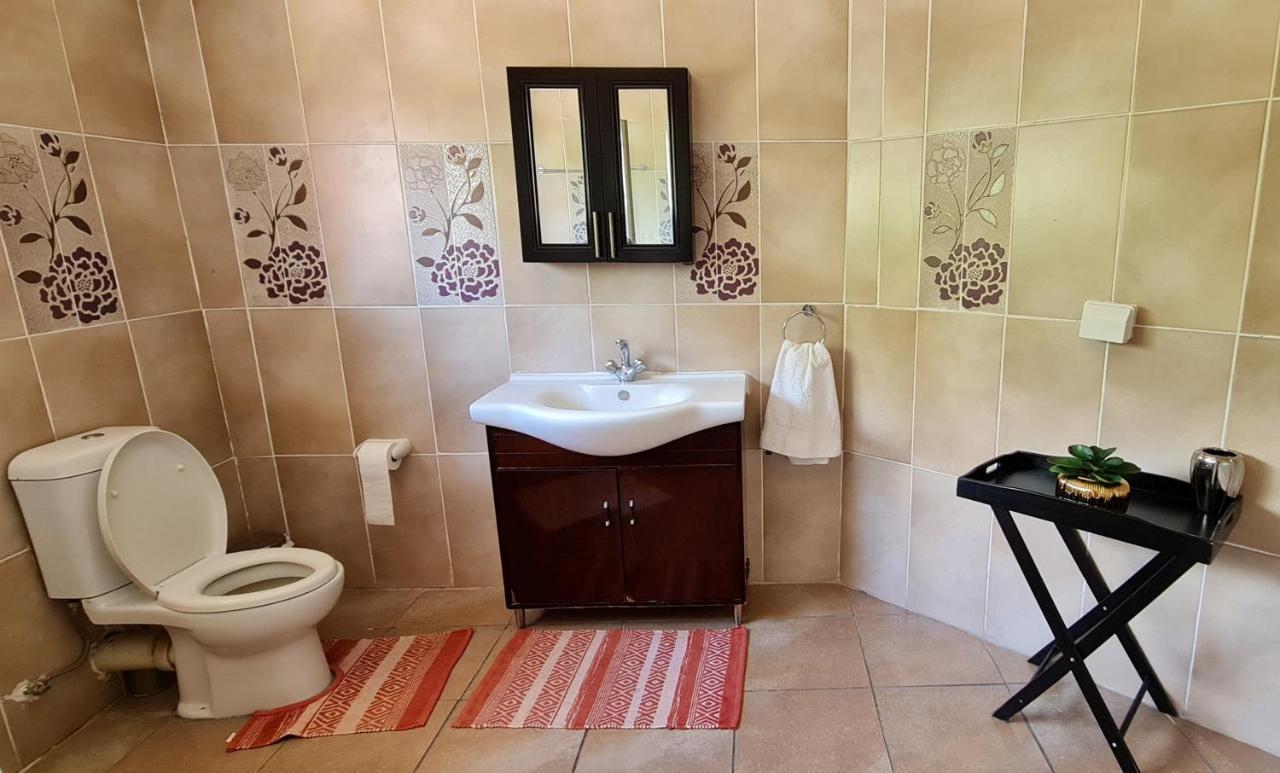 Thamalakane Guest House Маун Екстер'єр фото