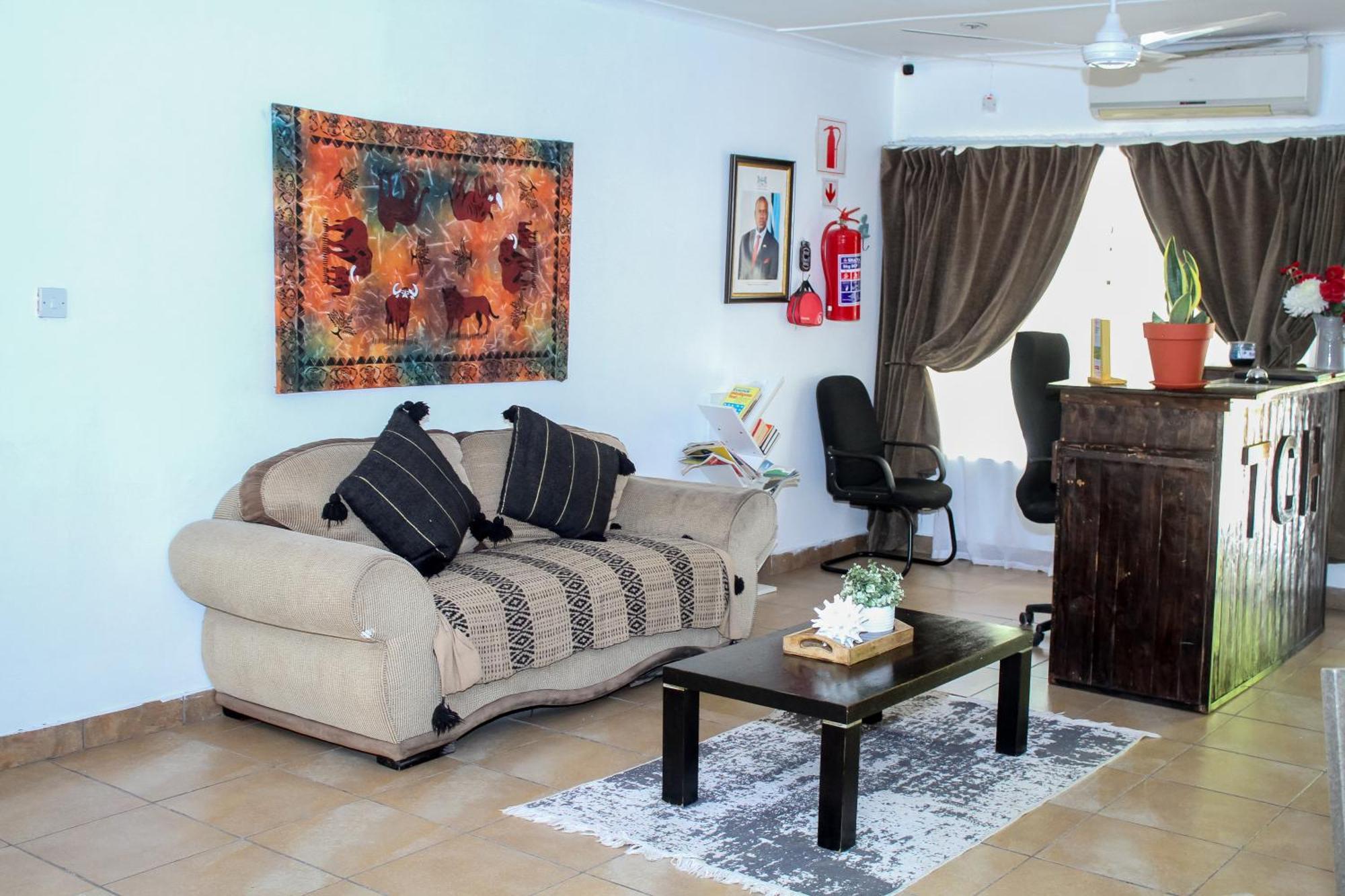 Thamalakane Guest House Маун Екстер'єр фото