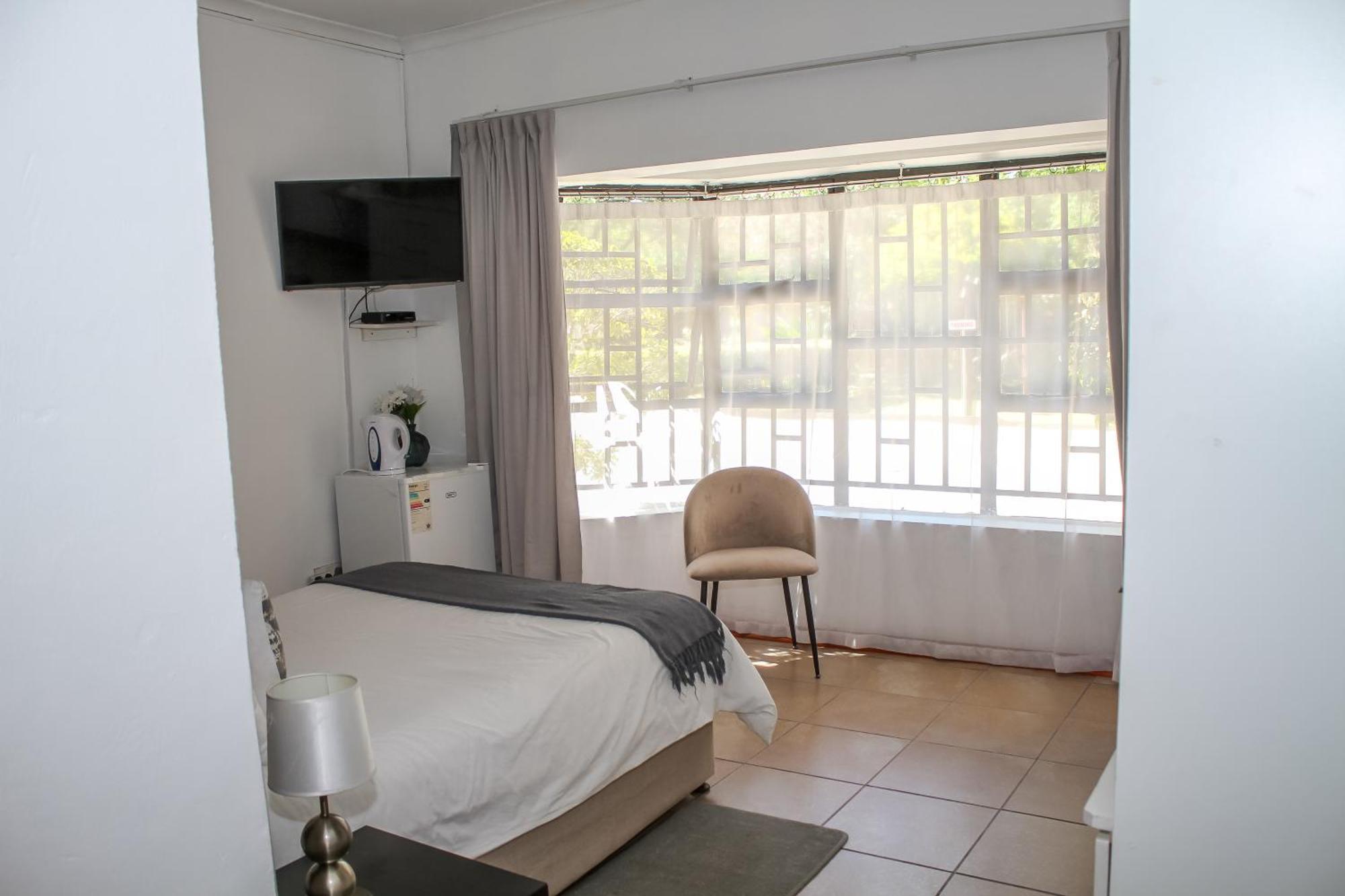 Thamalakane Guest House Маун Номер фото