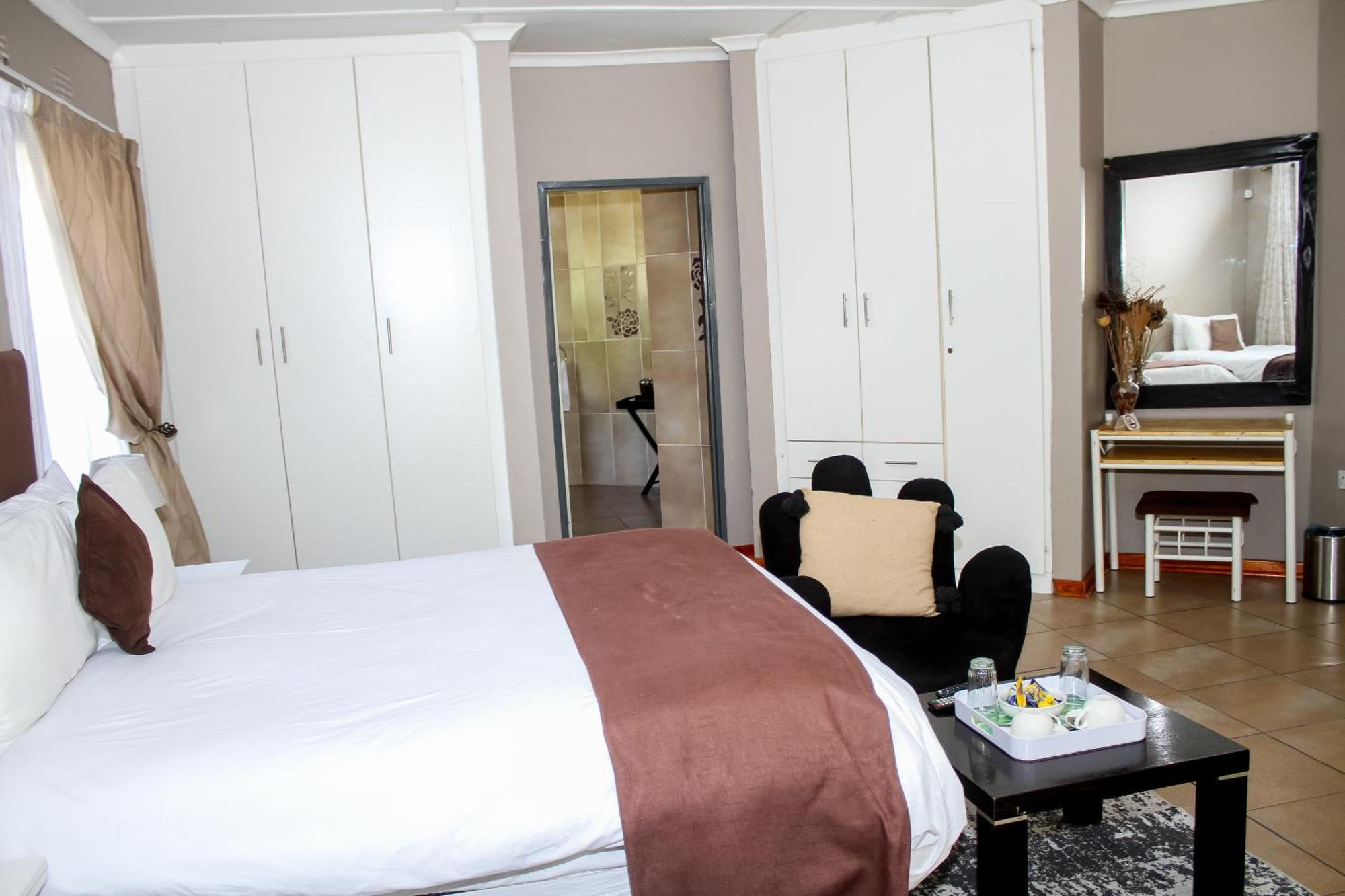 Thamalakane Guest House Маун Екстер'єр фото