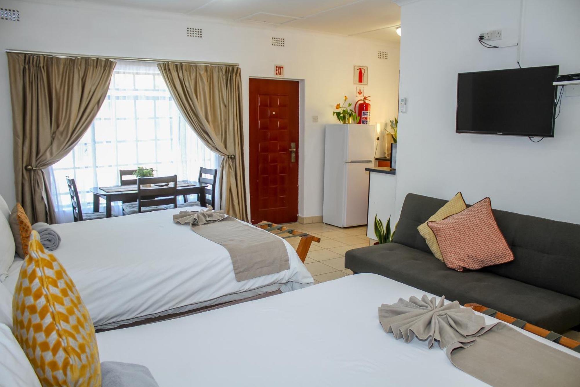 Thamalakane Guest House Маун Номер фото