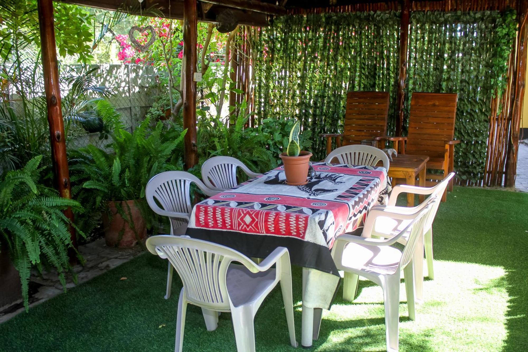 Thamalakane Guest House Маун Екстер'єр фото