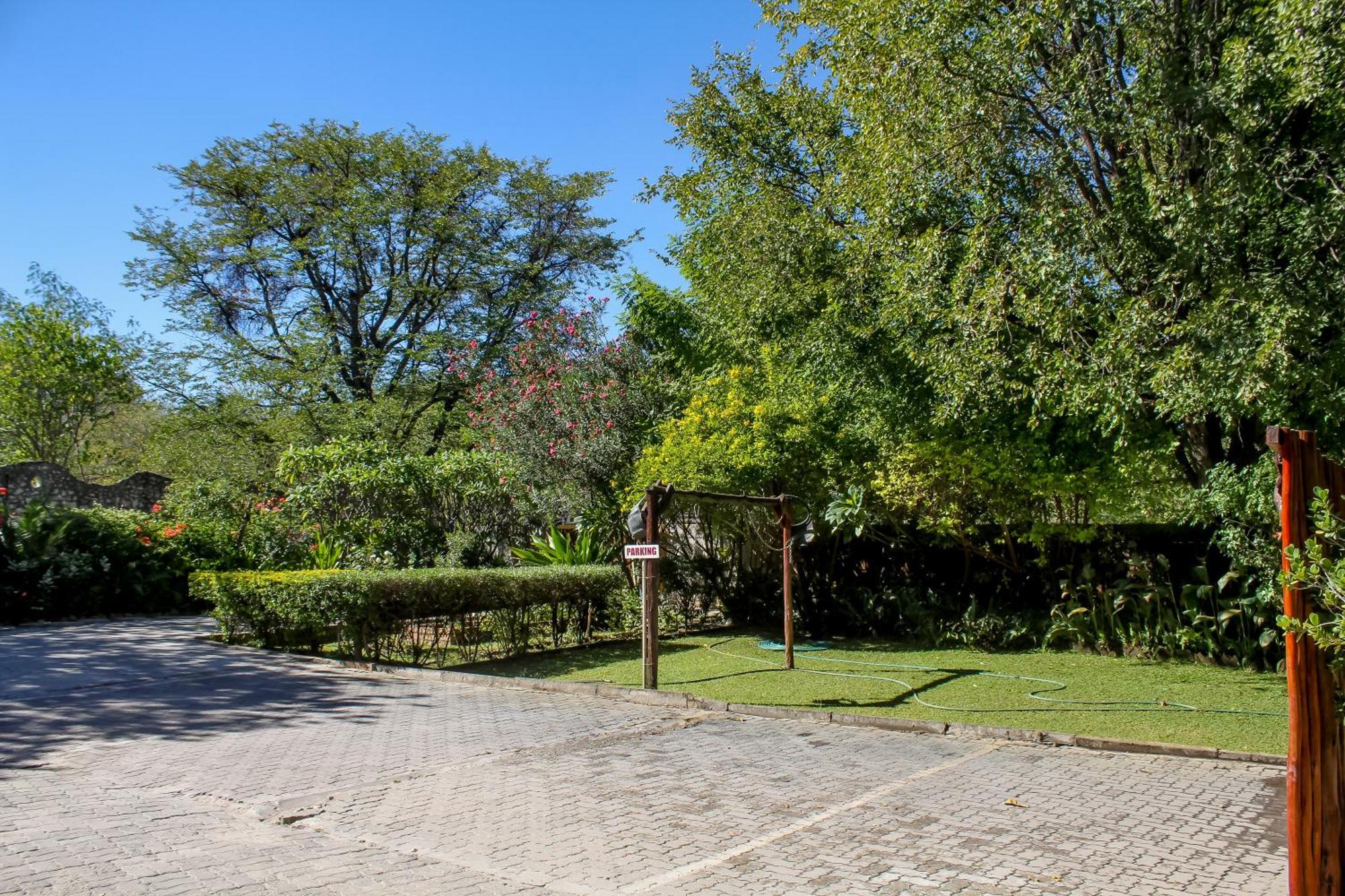 Thamalakane Guest House Маун Екстер'єр фото